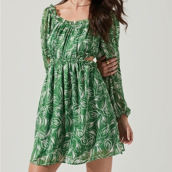 𝅺new ASTR the Label Ruffle Square Neck Side Cutout Mini Dress S - Picture 7 of 9